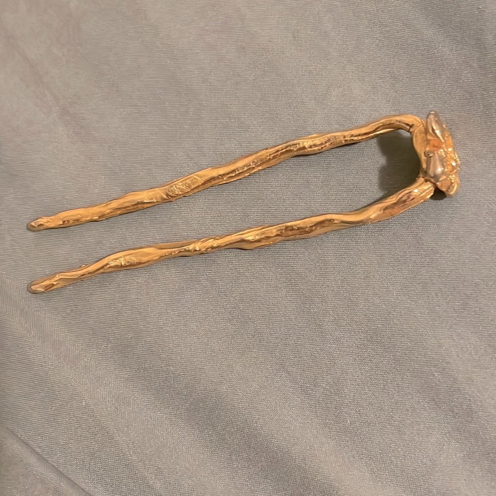 NWOT Gold Hair Clip with Designer Details Purchased at Paul Labrecque